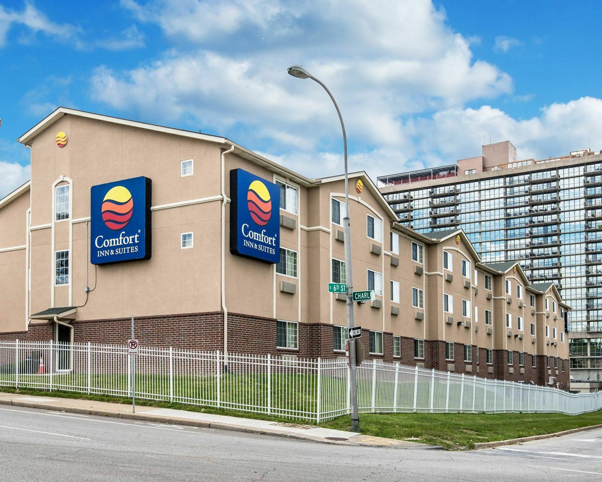 Comfort Inn & Suites Kansas City Downtown Exterior photo